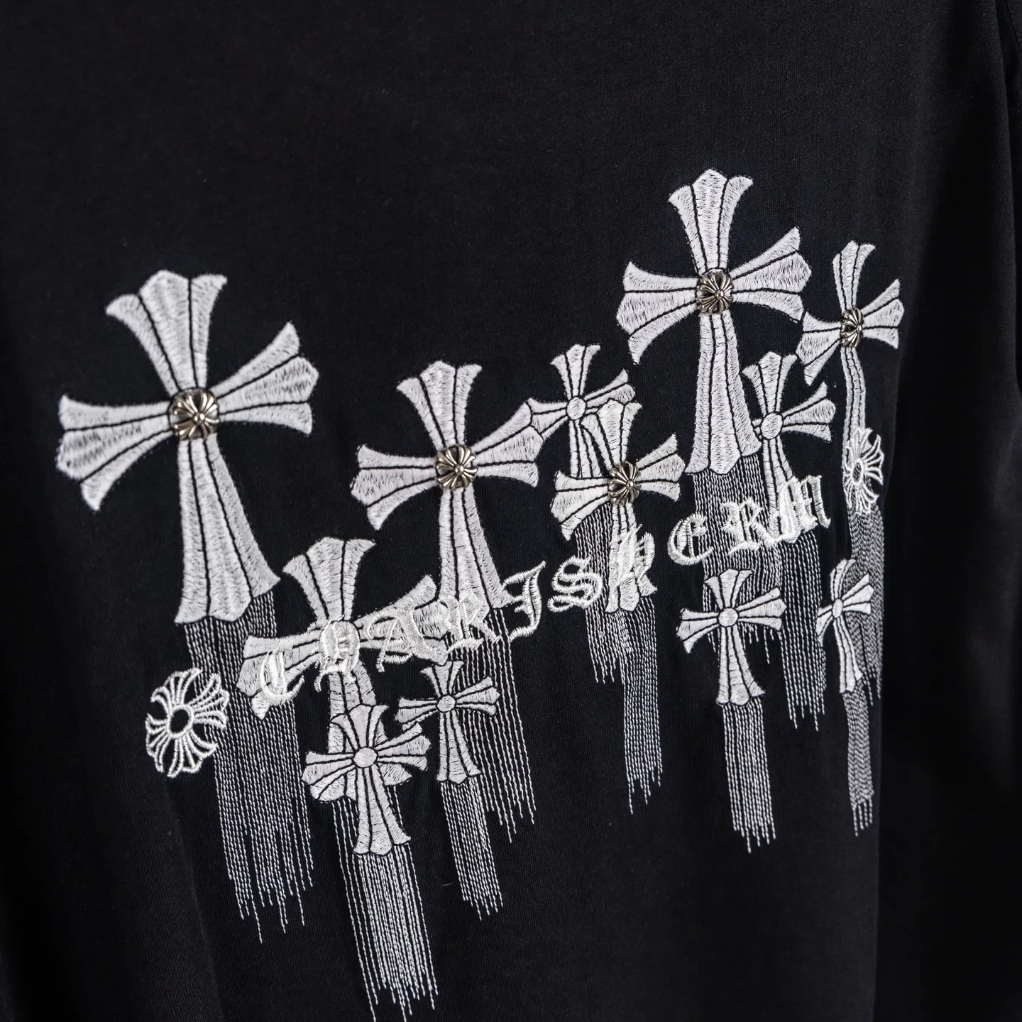 105 Chrome hearts CH 26ss T ， Color Change！ Classic ， ， ， 。 Breathable， ， Same Style 。 ， ， 、 、 。 Authentic ， ， ， Versatile ， 、 Retro ！ Size：s—xl ：Black White